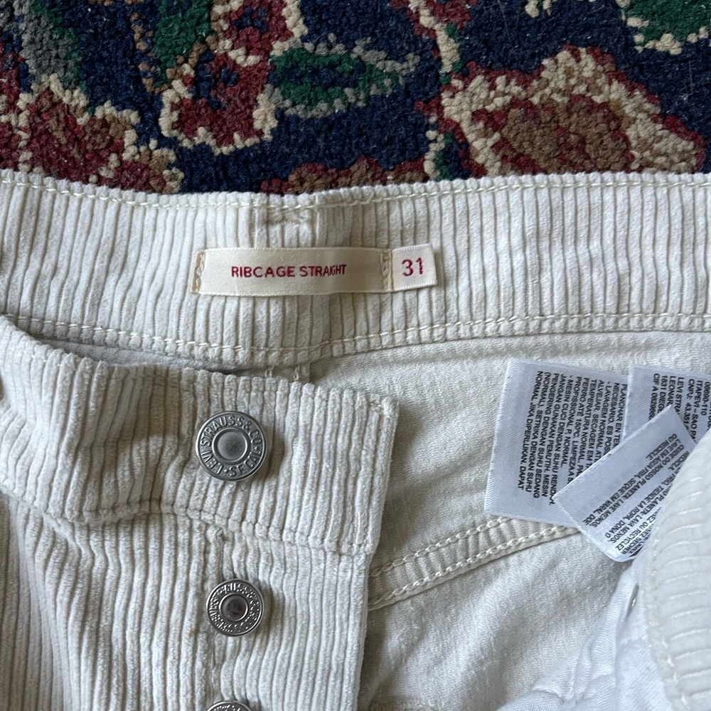 Levi’s ribcage straight corduroy pants